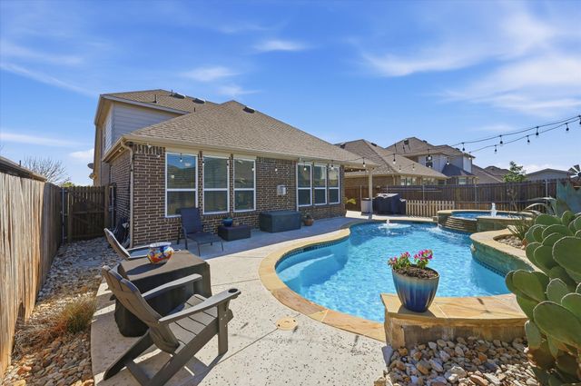 824 Pinnacle Ridge Road, Fort Worth, TX 76052