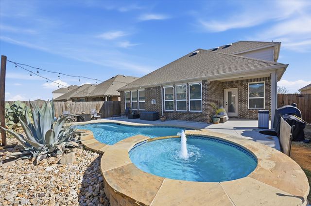 824 Pinnacle Ridge Road, Fort Worth, TX 76052