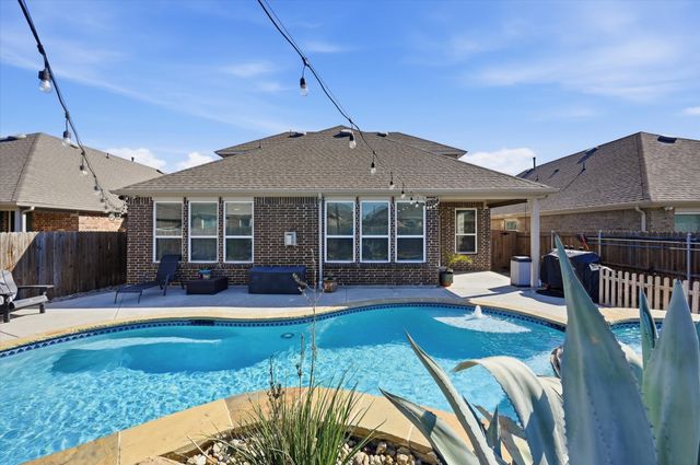 824 Pinnacle Ridge Road, Fort Worth, TX 76052