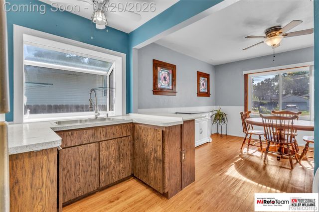 2929 Holden Avenue, Waterford Charter Township, MI 48329