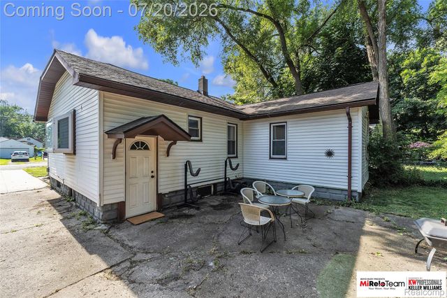 2929 Holden Avenue, Waterford Charter Township, MI 48329
