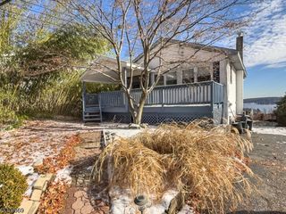 207 Dupont Ave, Hopatcong Boro, NJ 07843