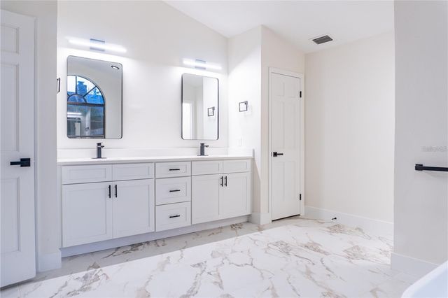 5320 NE 2ND LANE, Ocala, FL 34470