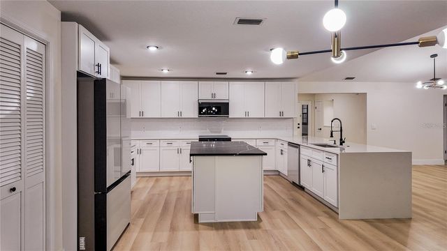 5320 NE 2ND LANE, Ocala, FL 34470