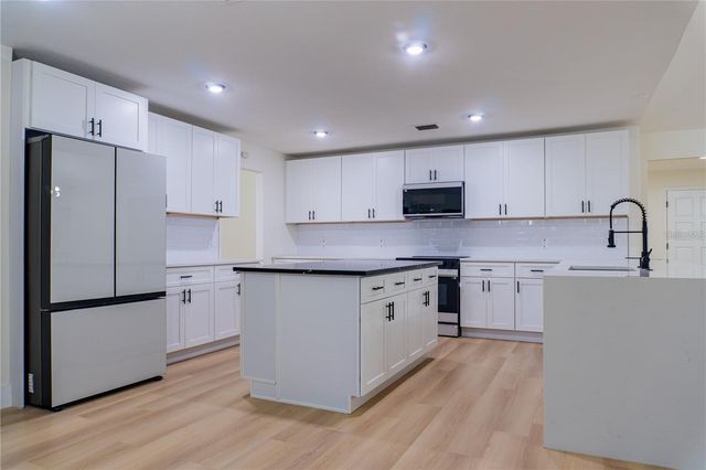 5320 NE 2ND LANE, Ocala, FL 34470