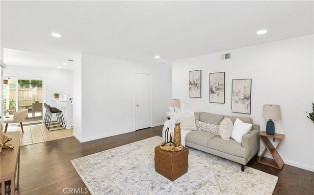 155 Rockwood, Irvine, CA 92614