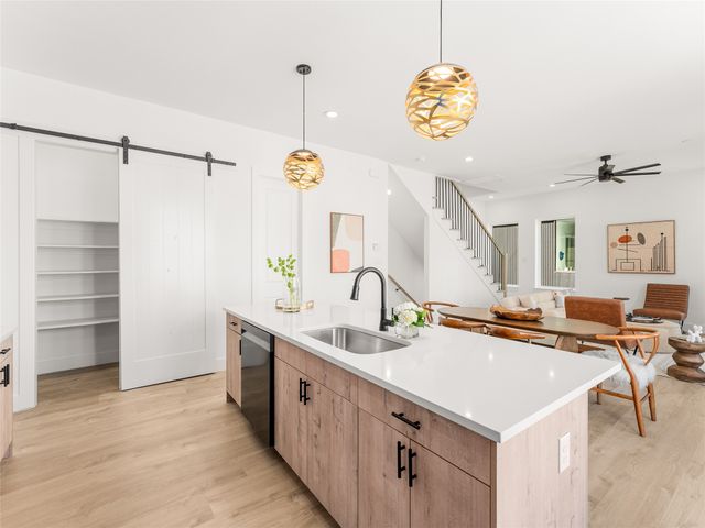 2015 N Prairie Avenue 101, Dallas, TX 75204