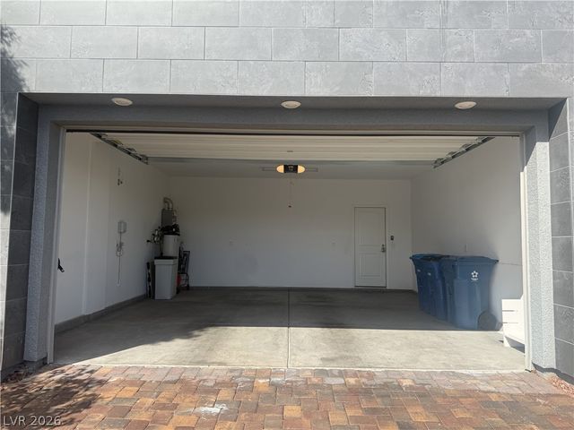 10688 Silver Pond Avenue, Las Vegas, NV 89135