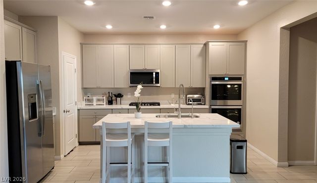 10688 Silver Pond Avenue, Las Vegas, NV 89135