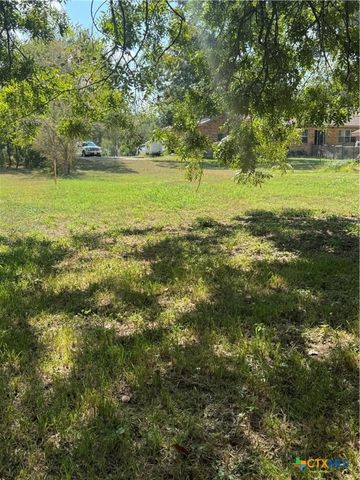 380 Guadalupe River Drive, Seguin, TX 78155