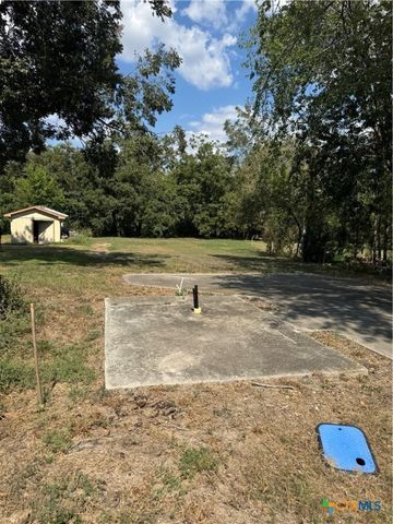 380 Guadalupe River Drive, Seguin, TX 78155