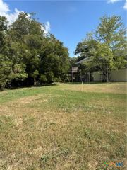 380 Guadalupe River Drive, Seguin, TX 78155