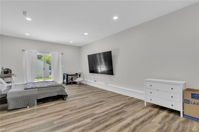 742 Harpersville RD, Newport News, VA 23601
