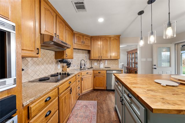 395 Lazy Acres Drive, Woodway, TX 76712