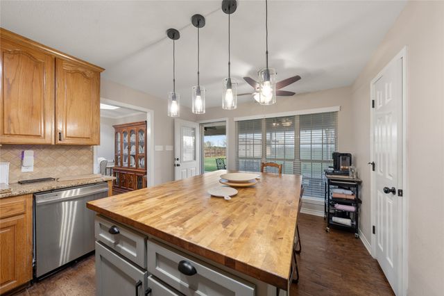 395 Lazy Acres Drive, Woodway, TX 76712