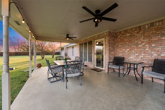 395 Lazy Acres Drive, Woodway, TX 76712