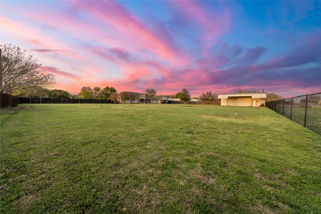 395 Lazy Acres Drive, Woodway, TX 76712