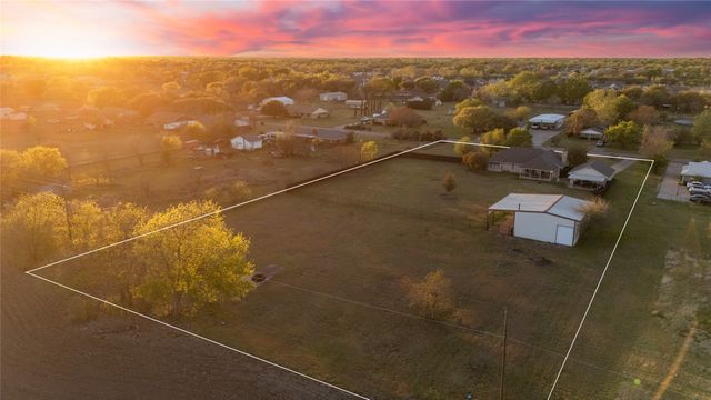 395 Lazy Acres Drive, Woodway, TX 76712
