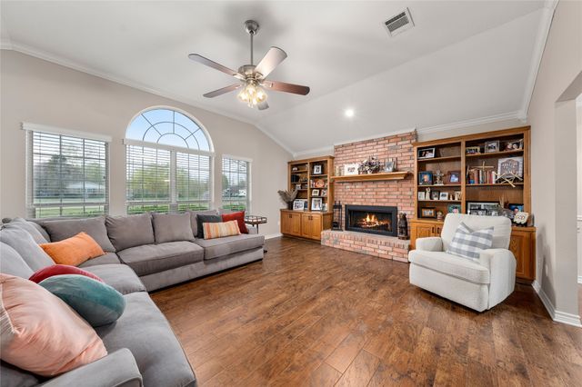 395 Lazy Acres Drive, Woodway, TX 76712