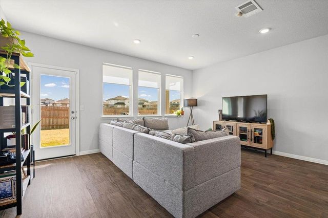 209 Connor LN, Georgetown, TX 78626