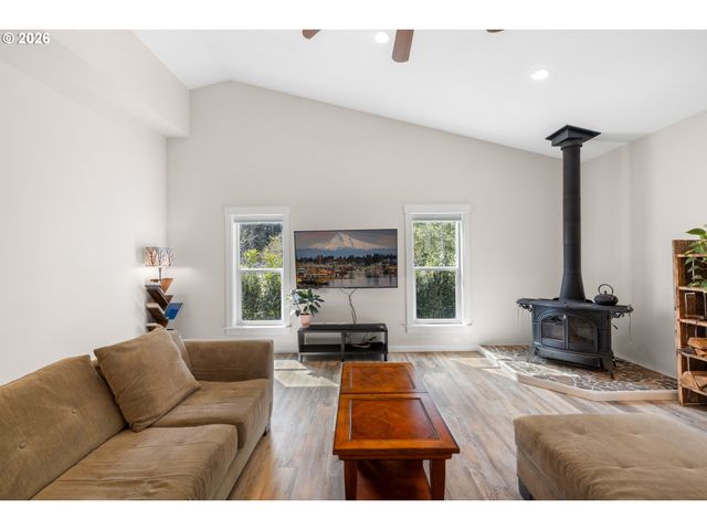 1527 N Louisiana Ave, Vernonia, OR 97064