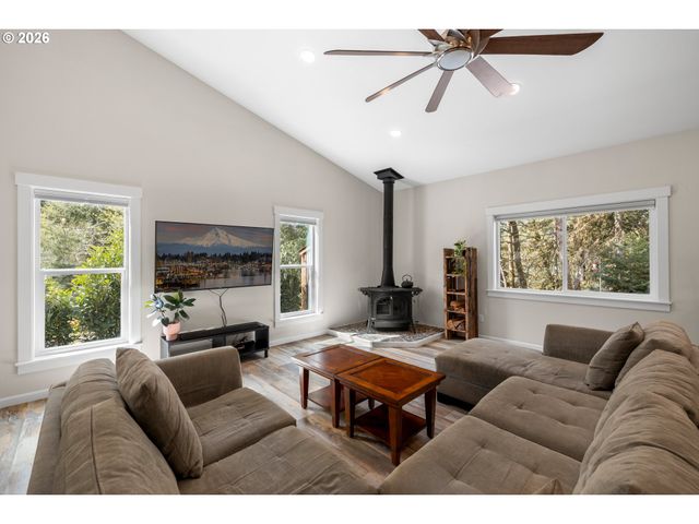 1527 N Louisiana Ave, Vernonia, OR 97064