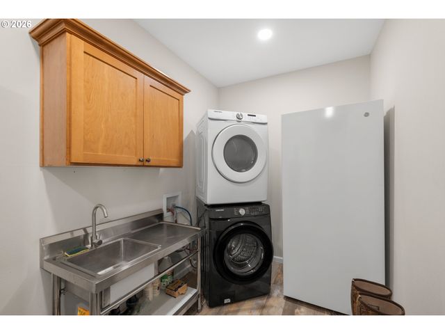 1527 N Louisiana Ave, Vernonia, OR 97064