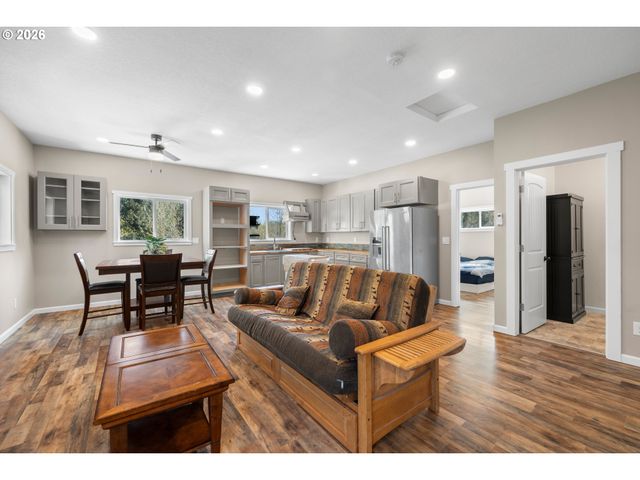 1527 N Louisiana Ave, Vernonia, OR 97064