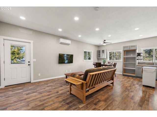 1527 N Louisiana Ave, Vernonia, OR 97064