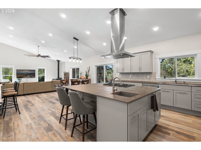 1527 N Louisiana Ave, Vernonia, OR 97064