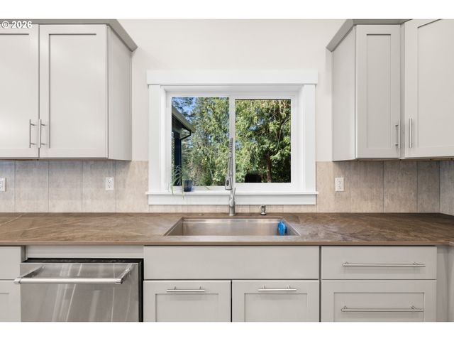 1527 N Louisiana Ave, Vernonia, OR 97064