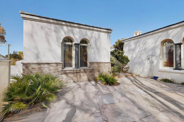 287 Bazan Loop NW, Corrales, NM 87048