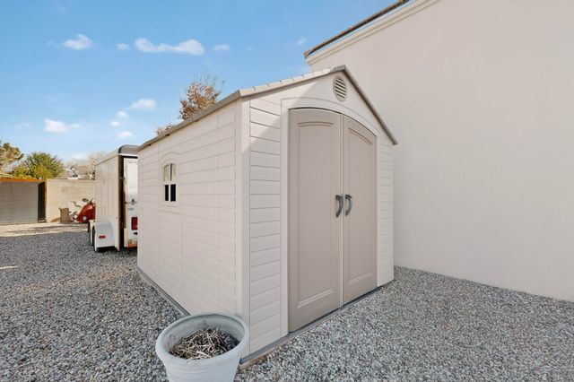 287 Bazan Loop NW, Corrales, NM 87048