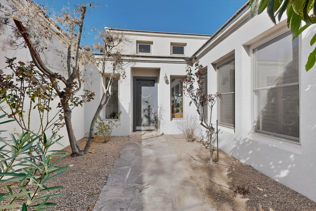 Image 12 of property listing at 287 Bazan Loop NW, Corrales, NM 87048