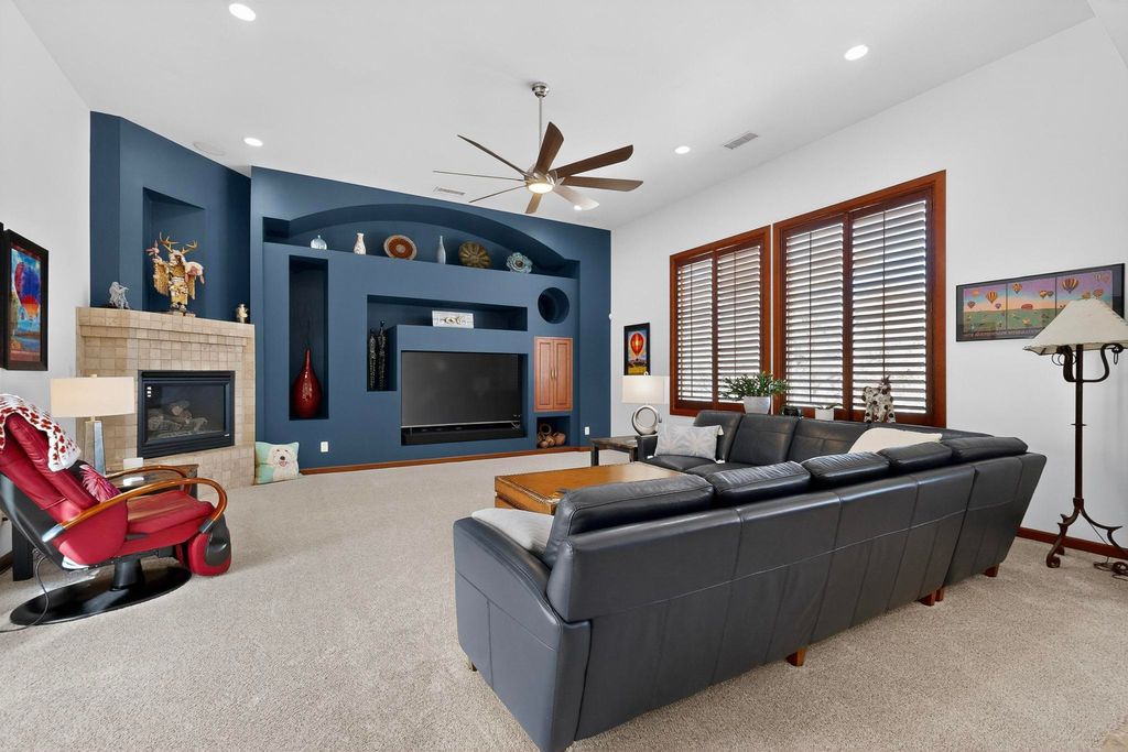 Image 16 of property listing at 287 Bazan Loop NW, Corrales, NM 87048