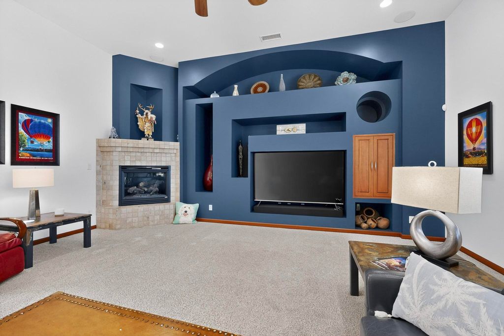 Image 17 of property listing at 287 Bazan Loop NW, Corrales, NM 87048