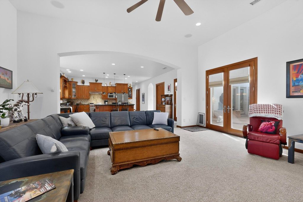 Image 18 of property listing at 287 Bazan Loop NW, Corrales, NM 87048