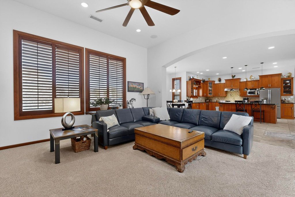 Image 19 of property listing at 287 Bazan Loop NW, Corrales, NM 87048