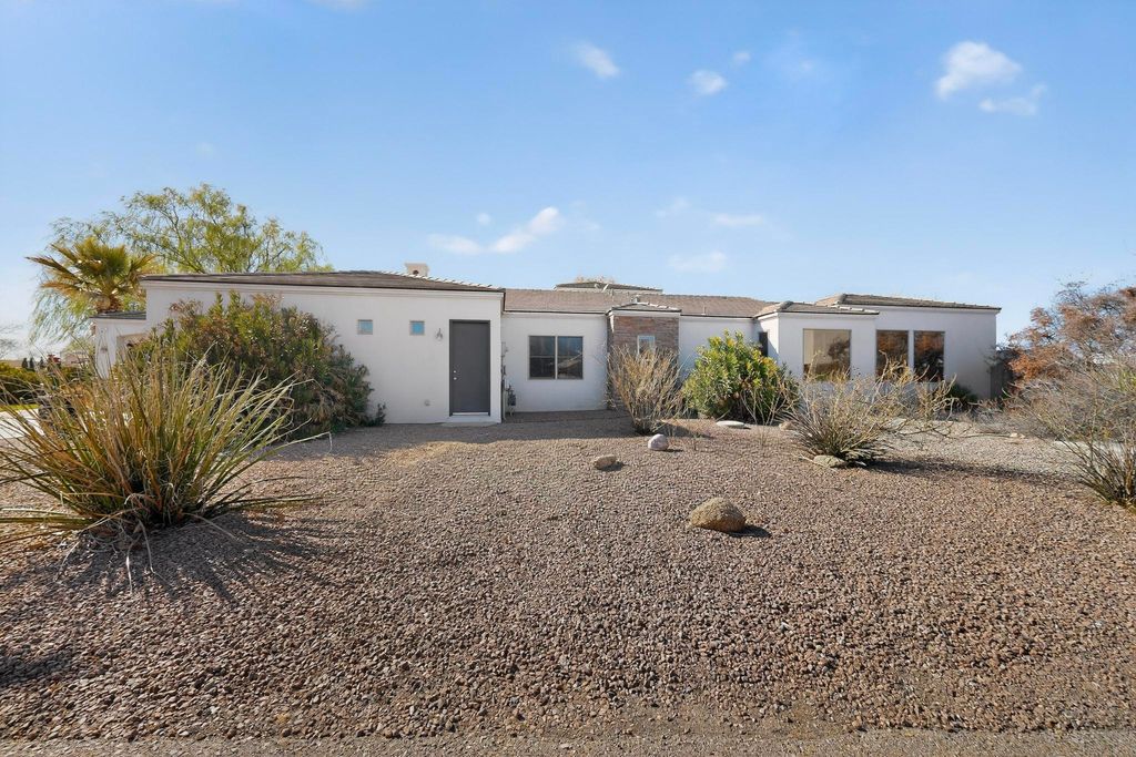 Image 4 of property listing at 287 Bazan Loop NW, Corrales, NM 87048