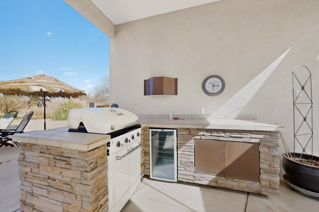 Image 50 of property listing at 287 Bazan Loop NW, Corrales, NM 87048