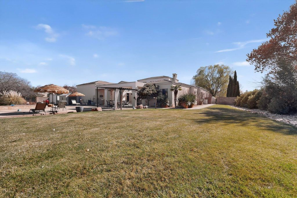 Image 52 of property listing at 287 Bazan Loop NW, Corrales, NM 87048