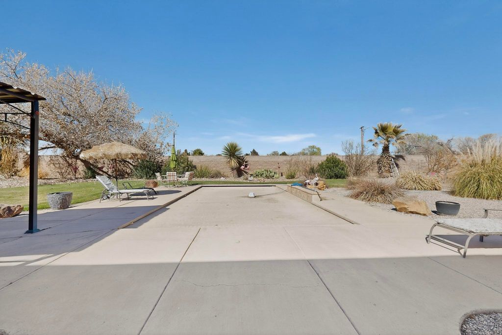 Image 55 of property listing at 287 Bazan Loop NW, Corrales, NM 87048