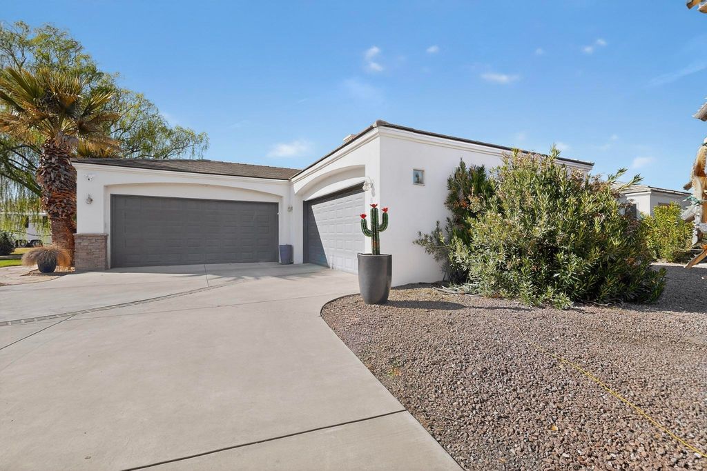 Image 9 of property listing at 287 Bazan Loop NW, Corrales, NM 87048