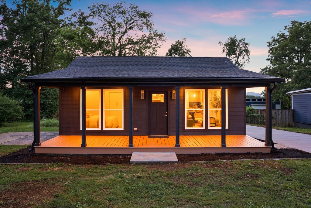 3036 Hillside Rd, Nashville, TN 37207