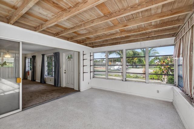 1421 14th Avenue N, Lake Worth Beach, FL 33460