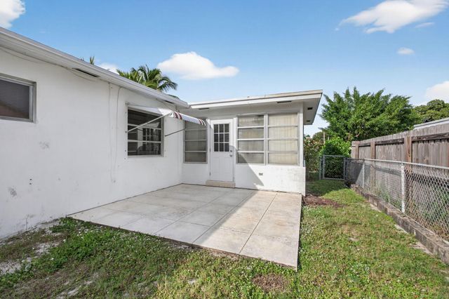 1421 14th Avenue N, Lake Worth Beach, FL 33460