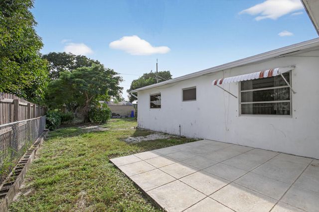 1421 14th Avenue N, Lake Worth Beach, FL 33460