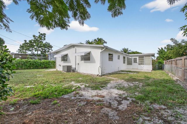 1421 14th Avenue N, Lake Worth Beach, FL 33460