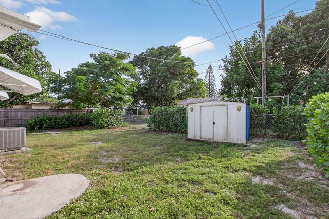 1421 14th Avenue N, Lake Worth Beach, FL 33460