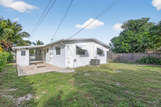 1421 14th Avenue N, Lake Worth Beach, FL 33460